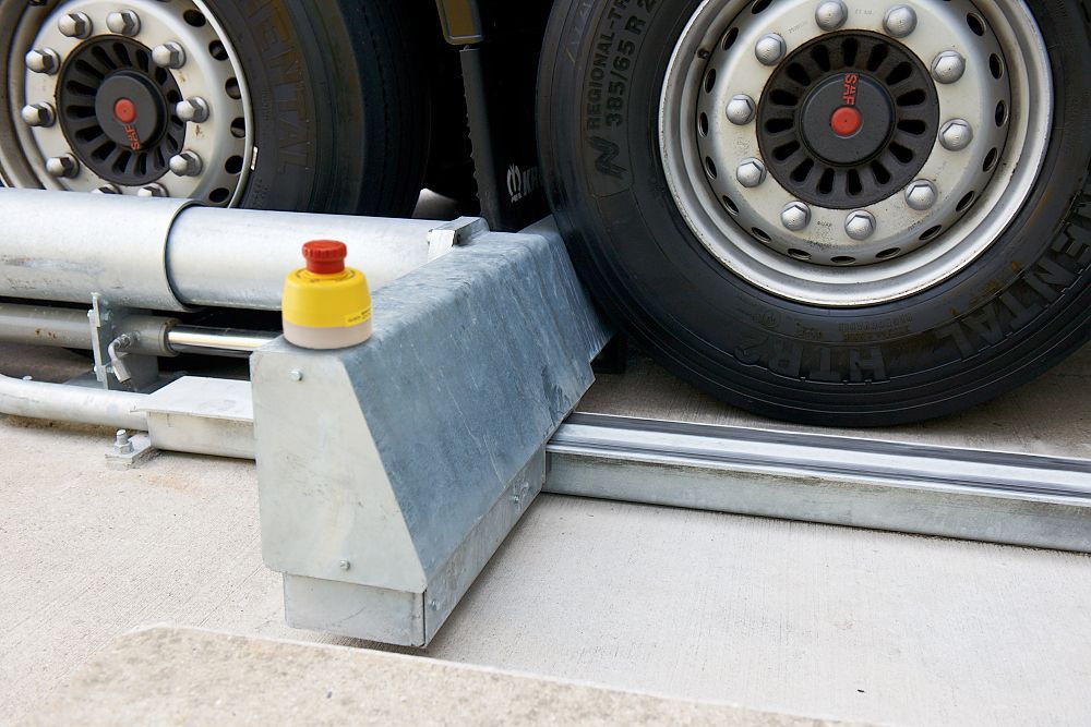 Portcullis truck lock
